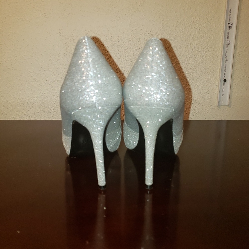 High Heels - Picture 4 of 4